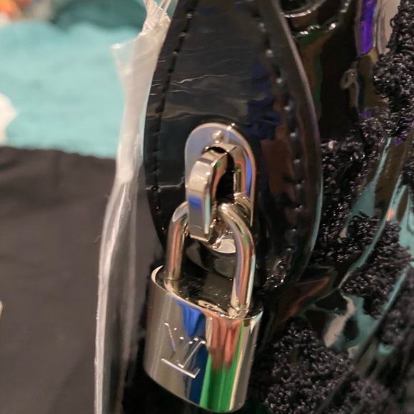 Authentic Louis Vuitton Purse - Picture 5 of 9